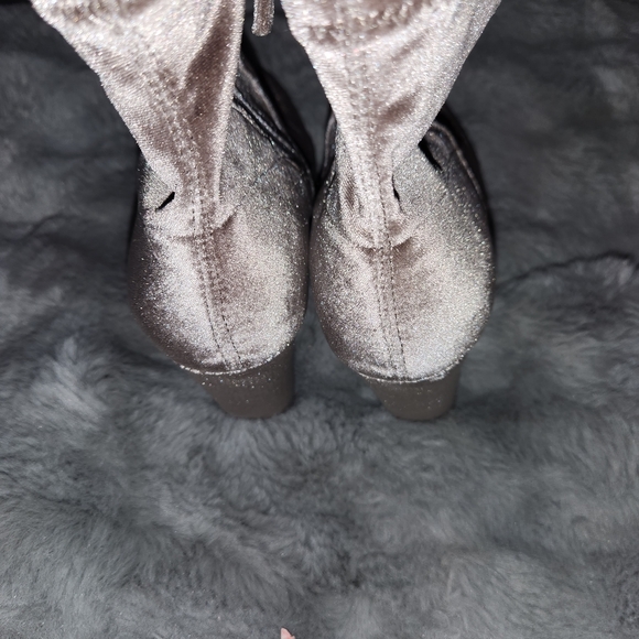 Steve Madden (Edit) Size 7.5 Gray Velour Sock Boot - Picture 6 of 12